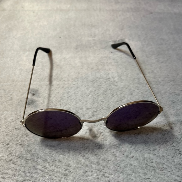 Blue iridescent Windsor sunglasses with silver frames - Picture 2 of 2